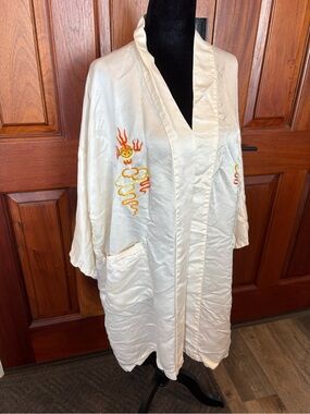 Vintage Golden Dragon Ivory 100% Silk Hand Embroidered Kimono Robe Floral Sz S